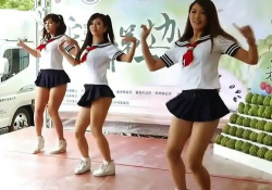 【ダンス】これはエロい韓国のギャルグループ『3 sexy girls』【アウロリJK+ミニスカート+パンチラ】の画像