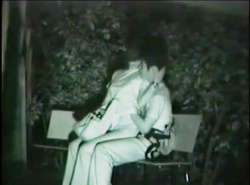 【隠し撮り】真っ暗な公園のベンチにやってきたデート中の若いバカップル。彼女のボインをモミモミしてしまいます『素人カップルたちの青姦集』【Market LAXD】の画像