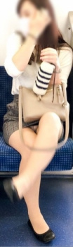 【足組パンチラ】電車内でムチムチの足組見てたらパンチラしてる子もいる（25枚）の画像