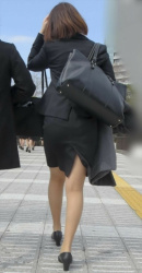 姿だけでもエロいOLさんの街撮り画像の画像