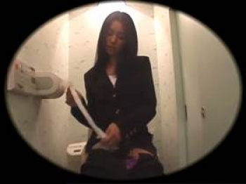 【素人盗撮】こんなイイ女でも公衆トイレで性欲処理とかしちゃうのか！仕事休憩中にドエロい自慰行為映像の画像