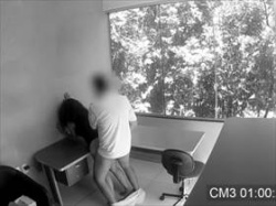【素人盗撮】オフィスに仕掛けられた隠しカメラの映像がこちら！秘書の娘と上司のセックスが晒されたの画像