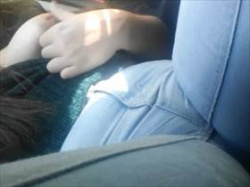 【個人撮影】車の中で自撮りされたオナニー投稿映像がこちら！エロい吐息でズボンの上からアソコを触りガチ逝きの画像