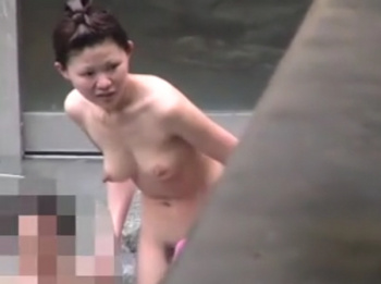 【盗撮動画】旅館自慢の露天風呂！女湯で女性客の全裸が従業員に隠し撮りされていた！！の画像