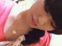 【盗撮動画】激カワ美人ショップ店員の色白お嬢さんの胸元を覗き込んだ胸チラ映像！！の画像