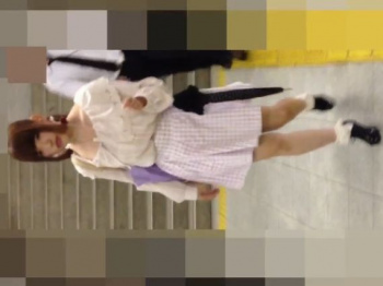 【HD盗撮動画】激カワ美人お嬢さんのショップ店員を尾行してスカート捲りパンチラ！！の画像