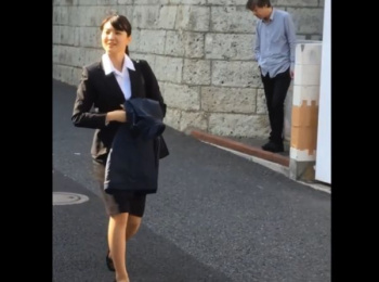 【HD盗撮動画】入手困難！就職活動真っ最中の初々しいリクスー女子大生ばかりを狙って尾行パンチラを隠し撮り！！の画像