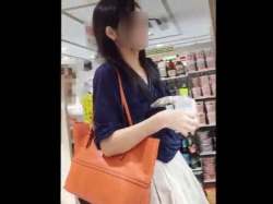 【盗撮動画】控え目に言っても美女！清楚系美人ギャルのスカート中からパンチラ攻略とか最高！の画像