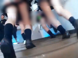 【盗撮動画】これイイやつじゃん！学際の高校に潜入したら現役女子校生達のパンチラを乱獲ｗｗｗｗｗｗの画像