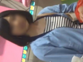 【盗撮動画】今夜のおかず！激カワお嬢さんのパンチラを店内で逆さ撮りして後ほど使用するｗｗｗの画像