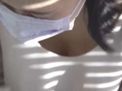 【盗撮動画】専業主婦の奥さまの胸チラ隠し撮り！前かがみサービスショットで乳首ちゃん解禁中ｗｗｗｗｗｗの画像