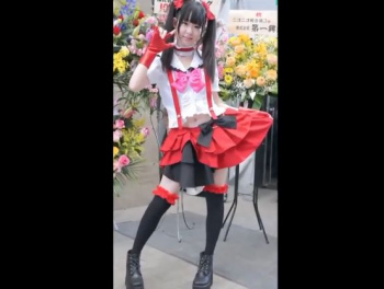 【盗撮】某イベントでしゃがみ込んだ美少女コスプレイヤーさんが思いっきりパンチラ解禁状態ｗｗｗｗｗｗの画像