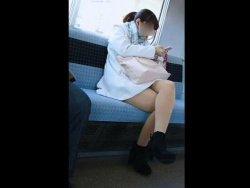 【盗撮】駅構内で見かけたギャルのパンチラを撮影するために尾行した危ない男の投稿がヤバすぎた！の画像