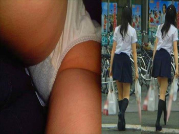 たまたまパンツに染みが日に逆さ撮りされた女子高生wwwの画像