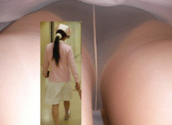 看護士さんの履いてるパンツが気になり逆さ撮りの画像