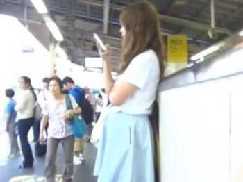 駅構内スカートめくり！美女たちを狙うと容姿に合ったセクシーパンティーの画像