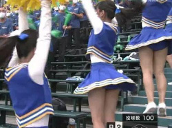 【盗撮】一番かわいい子のパンティ見えた！甲子園のTV中継に写り込んだJKチアリーディングの美少女のお宝級パンチラ！の画像