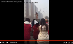 【中国盗撮動画】真昼間に全裸になり車の上で飛び跳ねる若い女性の画像