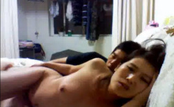 【カップル盗撮動画】恐らくはWebcamをハッキングされてしまったカップルの日常セックスの画像