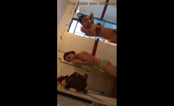 【プール女子更衣室盗撮動画】スタイルの良い若い女の子が水着を脱ぐ様子の画像