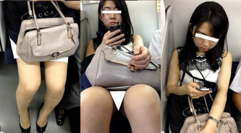 【パンチラ盗撮】【three star】 (電車対面）（顔出し）美人OLさん、白のワンピース…、スカート丈短いのにパンストあんよをくぱぁ～の画像