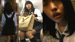 [東京恥見PRISONER動画] P2M2PG3 Part1【K】に声かけ「（諭吉で）パンツ売って」＜JKパンチラ盗撮＞の画像
