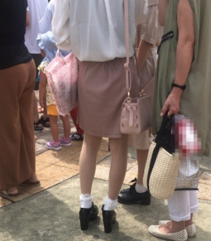 【街撮】ミニスカでナチュストの美脚を魅せつけるギャル！の画像