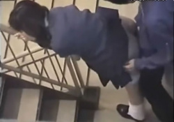 学生カップルが非常階段で着衣のまま立ちバックでハメているところを隠し撮りしちゃいましたぁ！！！の画像