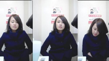 青いコートを着た綺麗なお姉さんが便秘なのかコンビニのトイレでウンコを力んでる様子を正面に設置したカメラで盗撮の画像