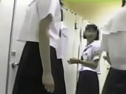 【盗撮】課外授業先で同級生のトイレを隠し撮りして流出させた激ヤバ動画の画像