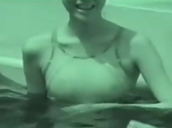 市営プールにいた競泳水着姿の素人娘の透け乳首赤外線隠し撮りの画像