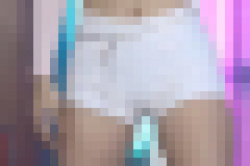 韓国K-POPアイドルの衣装が股間に食い込みマンスジがクッキリの画像