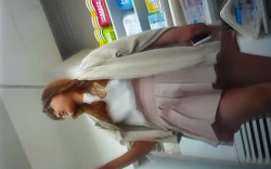 【盗撮】【パンチラ】韓国のスーパーでコリアン美女のスカート逆さ撮り！の画像