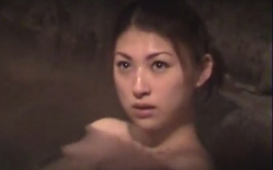 【盗撮】露天風呂隠し撮り動画、きれいなお姉さんの画像
