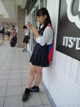 【JK美脚エロ画像】今日、女子校生の生足を見てムラッとして急いで集めったｗｗｗの画像