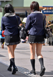 【JK美脚エロ画像】清純な女子校生のスベスベした綺麗な生足をただひたすら街撮り！の画像