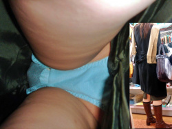 【逆さ撮り盗撮エロ画像】女性がどんな下着を穿いてるか一目瞭然に分かって格別に興奮する！の画像