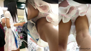 【upskirt963逆さ撮りJC】バラのプリントの綿Pとエッチなお股を真下から撮られちゃうワンピと下着を合わせているおそらくCちゃんの画像