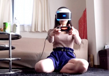 【盗撮動画】VRの本当の使い方がこれ！ナースにゲームさせている隙にスカートめくってパンチラ撮影ｗｗｗの画像