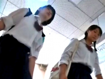 某高校の学園祭に潜入して美少女JKのパンチラ撮り放題してきたｗｗ（3分07秒）の画像