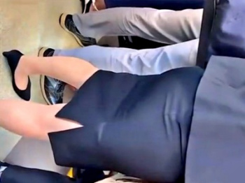 ガチモノ注意！ 電車移動中の清楚なスーツOLのスケベパンツをじっくり粘着撮り（動画あり）の画像