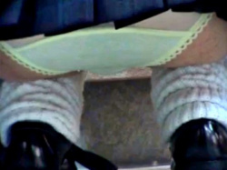 盗撮魔「しゃがんでるJK(ギャル系)のスカートにカメラ突っ込んでみたｗ」（動画あり）の画像