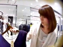 こういうS級美女なショップ店員のパンチラ盗撮しちゃう有能な奴ｗｗｗ（動画あり）の画像