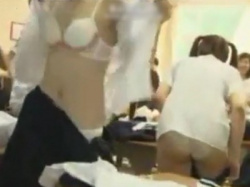 変態教師「教室で制服→ブルマ体操服に着替えるJKちゃん達を盗撮してしまった」（動画あり）の画像