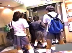この放課後JK達のパンチラ盗撮動画の”純白P率”が異常だと話題ｗｗｗｗｗ（動画あり）の画像