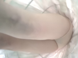 【盗撮動画】美少女のPのフロントのリボンから透ける陰毛までがっつり拝める至高のパンチラ映像がこちらの画像