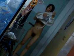 【盗撮動画】とある女子大の寮を覗き撮り。現役JDの全裸が収録された映像がネットに出回るの画像