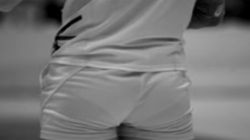【赤外線盗撮動画】女子バレー選手のユニフォームを覗くと下着がハッキリ見えて興奮度MAXになる！の画像