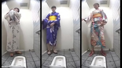 【公衆トイレ盗撮動画】夏祭りを楽しむ素人の浴衣女性たちのオシッコする姿を正面撮り！の画像