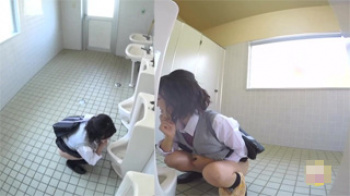 【JKトイレ盗撮動画】女子便所が利用出来ず仕方なく男子便所で放尿する女子校生たち…立ちションする姿に驚いた！の画像